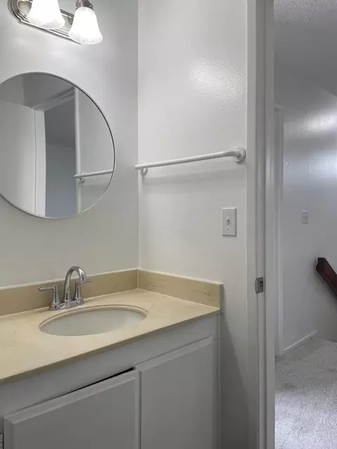 Bath - 3311 W Hemlock St, Oxnard, CA 93035 photo 4 of 4