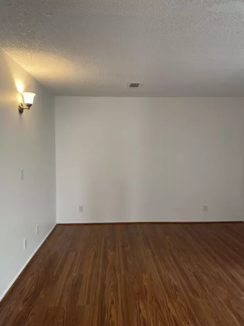 Living - 3311 W Hemlock St, Oxnard, CA 93035 photo 5 of 7