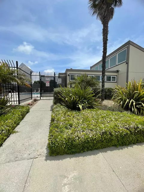Exterior - 3311 W Hemlock St, Oxnard, CA 93035 photo 3 of 7