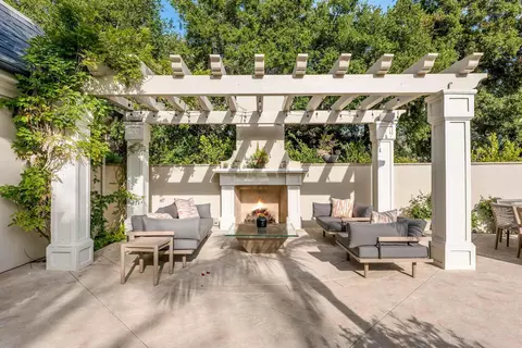 Exterior - 2084 E Valley Rd, Santa Barbara, CA 93108 photo 5 of 6
