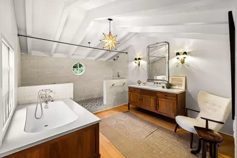 Bath - 1586 San Leandro Ln, Montecito, CA 93108 photo 1 of 2