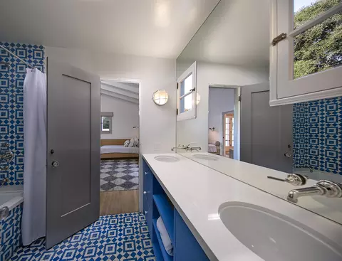 Bath - 1586 San Leandro Ln, Montecito, CA 93108 photo 2 of 2