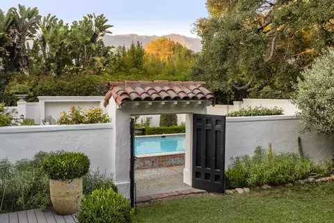 Exterior - 1586 San Leandro Ln, Montecito, CA 93108 photo 4 of 11
