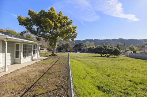 248 Old Grade Rd, Oak View, CA 93022