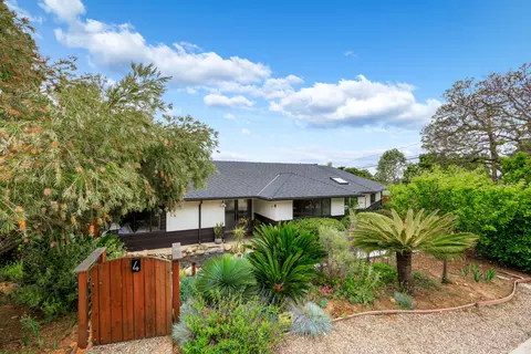 4 El Arco Dr, Santa Barbara, CA 93105