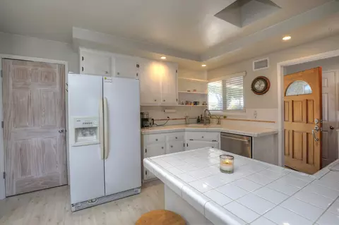 Kitchen - 71 Warwick Pl, Goleta, CA 93117 photo 3 of 3
