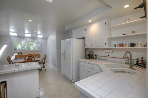 Kitchen - 71 Warwick Pl, Goleta, CA 93117 photo 1 of 3