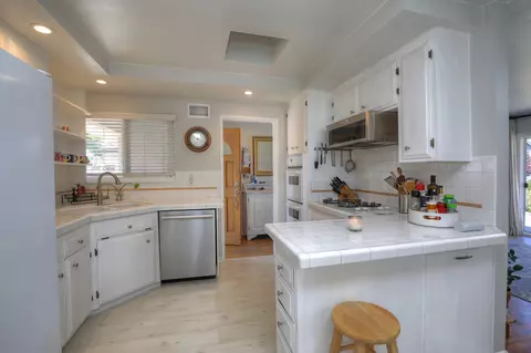 Kitchen - 71 Warwick Pl, Goleta, CA 93117 photo 2 of 3