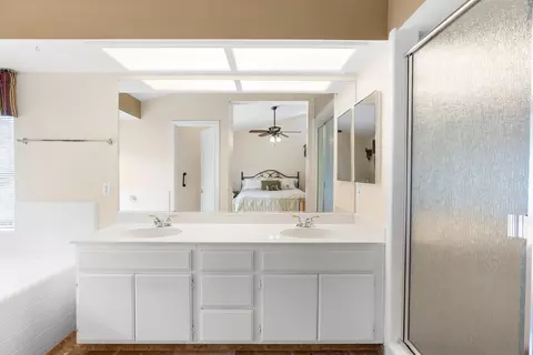 Bath - 1312 Stonebrook Dr, Lompoc, CA 93436 photo 1 of 4