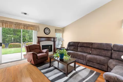 Living - 1312 Stonebrook Dr, Lompoc, CA 93436 photo 2 of 3