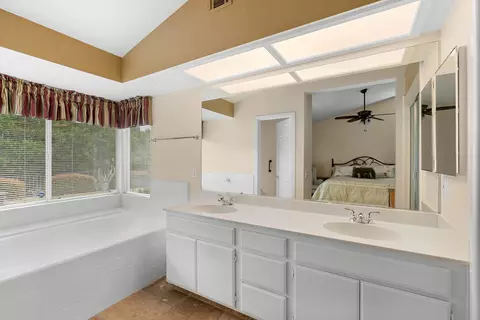 Bath - 1312 Stonebrook Dr, Lompoc, CA 93436 photo 2 of 4