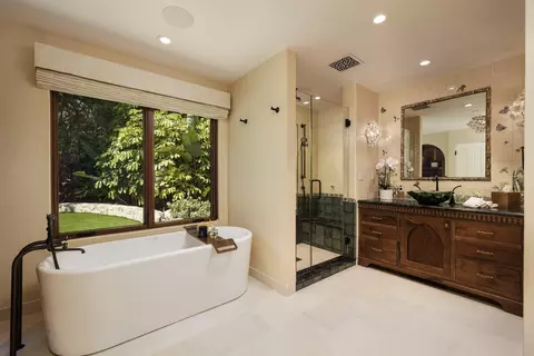 Bath - 770 San Ysidro Ln, Montecito, CA 93108 photo 2 of 3