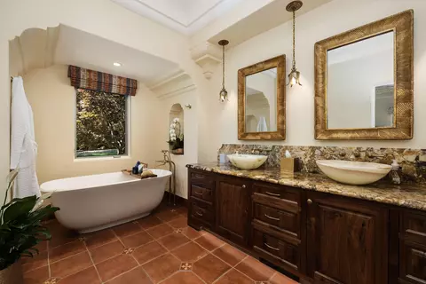 Bath - 770 San Ysidro Ln, Montecito, CA 93108 photo 3 of 3