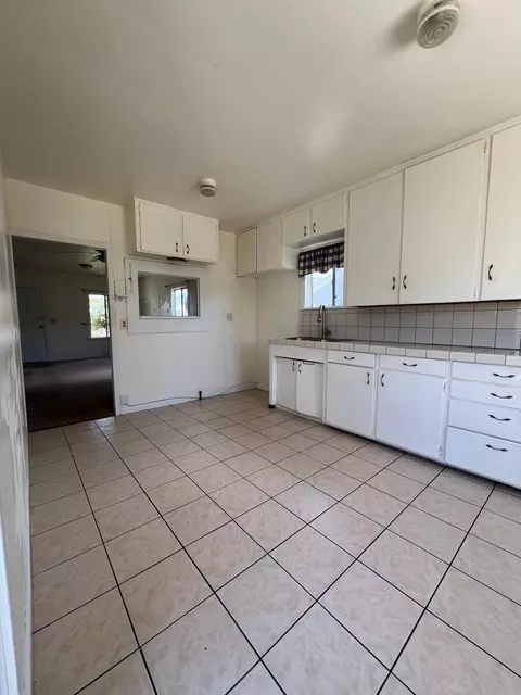 102 E Mcfarlane Dr, Ventura, CA 93001 photo 6