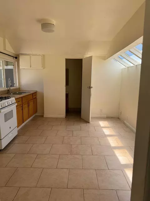 102 E Mcfarlane Dr, Ventura, CA 93001 photo 13