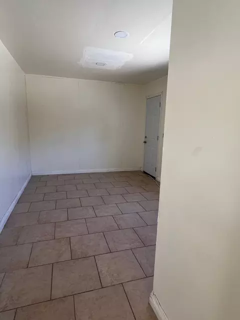 102 E Mcfarlane Dr, Ventura, CA 93001 photo 14