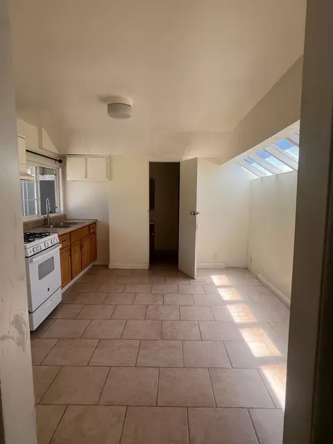 102 E Mcfarlane Dr, Ventura, CA 93001 photo 16