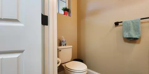 Bath - 4024 Sagan Ct, Lompoc, CA 93436 photo 3 of 6
