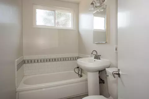 Bath - 6237 Momouth Ave, Goleta, CA 93117 photo 1 of 2