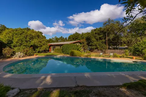 Exterior - 217 Sierra Rd, Ojai, CA 93023 photo 13 of 21