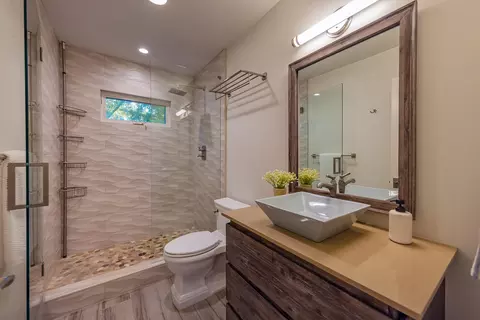 Bath - 217 Sierra Rd, Ojai, CA 93023 photo 4 of 4