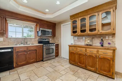 Kitchen - 4167 Arcturus Ave, Lompoc, CA 93436 photo 3 of 3