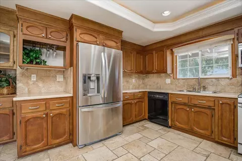 Kitchen - 4167 Arcturus Ave, Lompoc, CA 93436 photo 2 of 3
