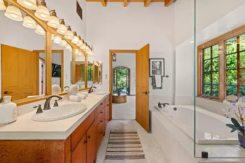 Bath - 486 Cota Ln, Montecito, CA 93108 photo 1 of 3