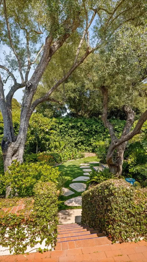 Exterior - 486 Cota Ln, Montecito, CA 93108 photo 7 of 12