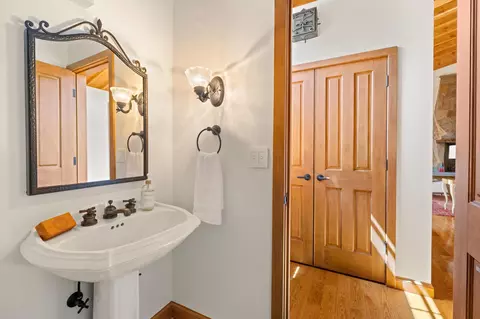 Bath - 486 Cota Ln, Montecito, CA 93108 photo 3 of 3