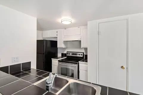 Kitchen - 5985 Hickory St #2, Carpinteria, CA 93013 photo 2 of 2