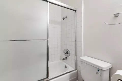Bath - 5985 Hickory St #2, Carpinteria, CA 93013 photo 2 of 2
