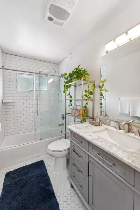 Bath - 5930 Birch St #4, Carpinteria, CA 93013 photo 1 of 1