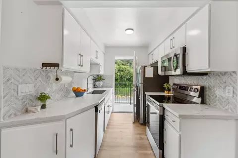 Kitchen - 5930 Birch St #4, Carpinteria, CA 93013 photo 1 of 1