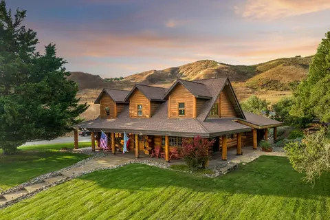 5425 Campbell Rd, Lompoc, CA 93436