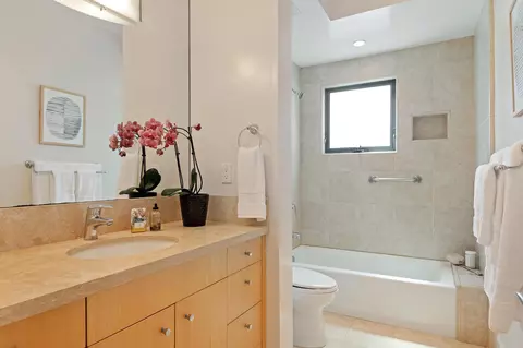 Bath - 4815 Sandyland Rd #A, Carpinteria, CA 93013 photo 4 of 4