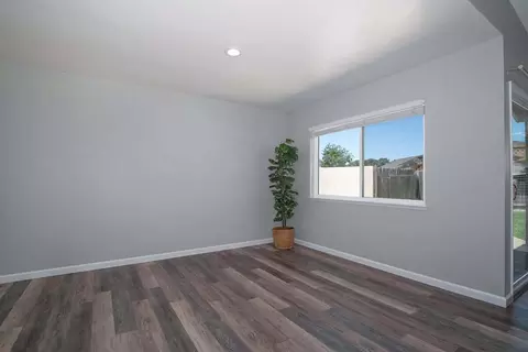 Living - 4476 Falcon Dr, Lompoc, CA 93436 photo 4 of 7