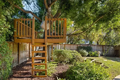 Exterior - 488 Wakefield Rd, Goleta, CA 93117 photo 6 of 13
