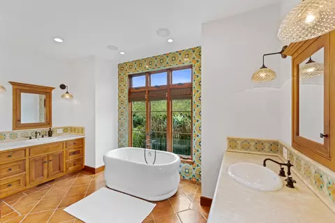 Bath - 176 Ocean View Ave, Carpinteria, CA 93013 photo 1 of 8