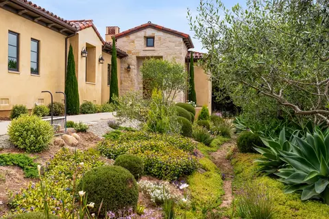 Exterior - 176 Ocean View Ave, Carpinteria, CA 93013 photo 3 of 8