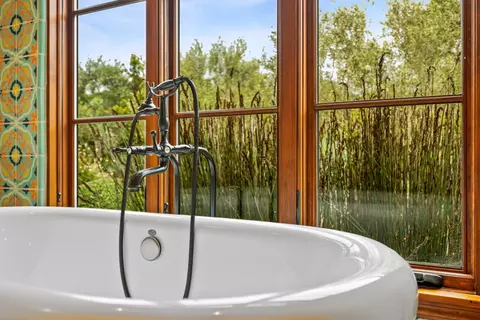 Bath - 176 Ocean View Ave, Carpinteria, CA 93013 photo 3 of 8