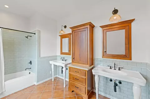 Bath - 176 Ocean View Ave, Carpinteria, CA 93013 photo 5 of 8