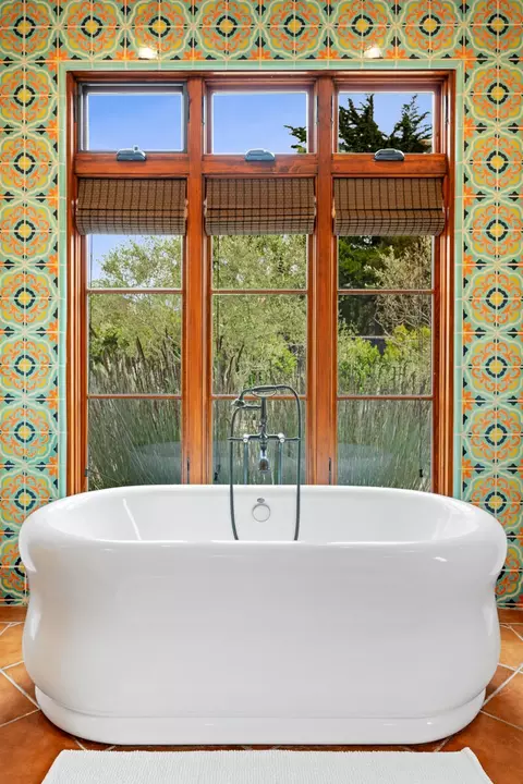 Bath - 176 Ocean View Ave, Carpinteria, CA 93013 photo 2 of 8