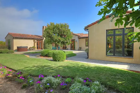 Exterior - 176 Ocean View Ave, Carpinteria, CA 93013 photo 5 of 8