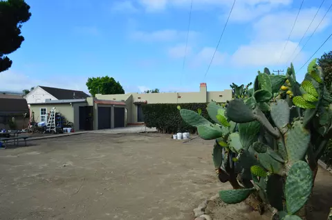 Exterior - 222 W Chestnut Ave, Lompoc, CA 93436 photo 4 of 11