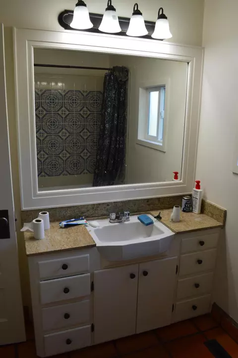 Bath - 222 W Chestnut Ave, Lompoc, CA 93436 photo 2 of 5