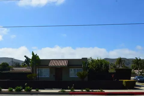Exterior - 222 W Chestnut Ave, Lompoc, CA 93436 photo 2 of 11