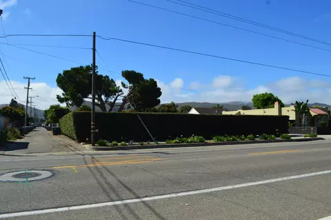 Exterior - 222 W Chestnut Ave, Lompoc, CA 93436 photo 10 of 11