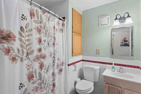 Bath - 1586 Calle Primera, Lompoc, CA 93436 photo 1 of 5