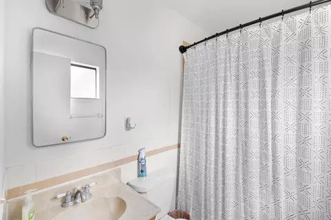 Bath - 1586 Calle Primera, Lompoc, CA 93436 photo 2 of 5